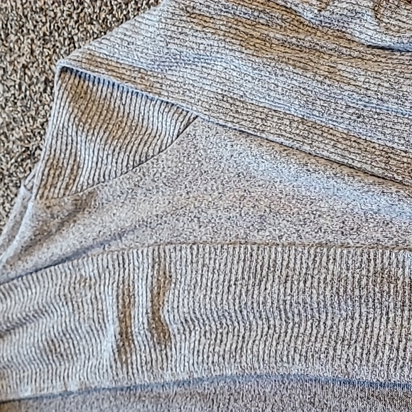 Womens gray sweater - Picture 2 of 5